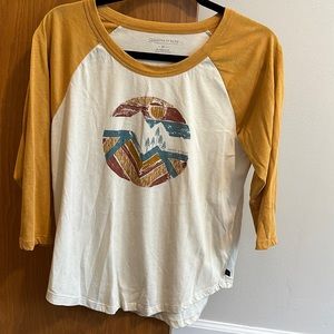 Quarter sleeve shirt. Size M